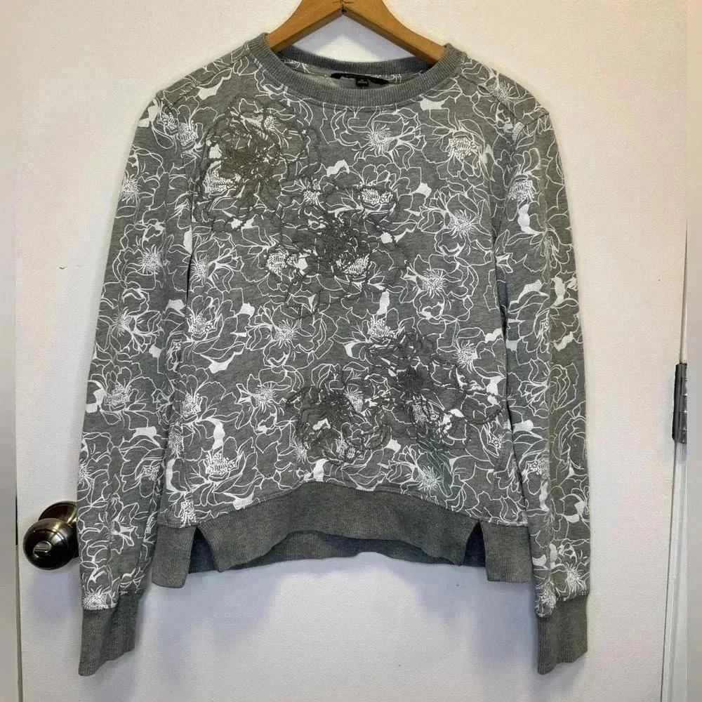Banana Republic women’s grey and white pullover sweatshirt crewneck size small